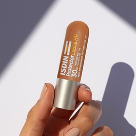 ISDIN Bálsamo Labial Reparador con ácido hialurónico que aporta hasta 24 horas de hidratación intensa, 4g