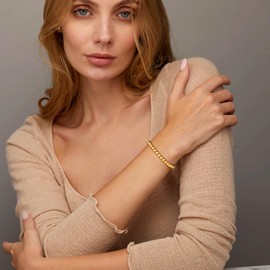 Turandoss Gold Bracelets for Women Trendy - 5PCS Gold Pearl Beaded Heart Bracelet for Women, Layered Stackable Jewelry, Birthday Gifts for Her