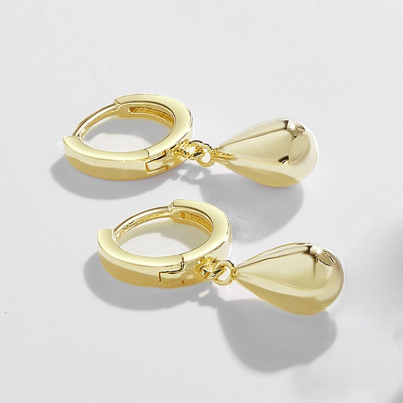 Gold Daisy Earrings for Women Flower Small Hoop Earrings Pearl