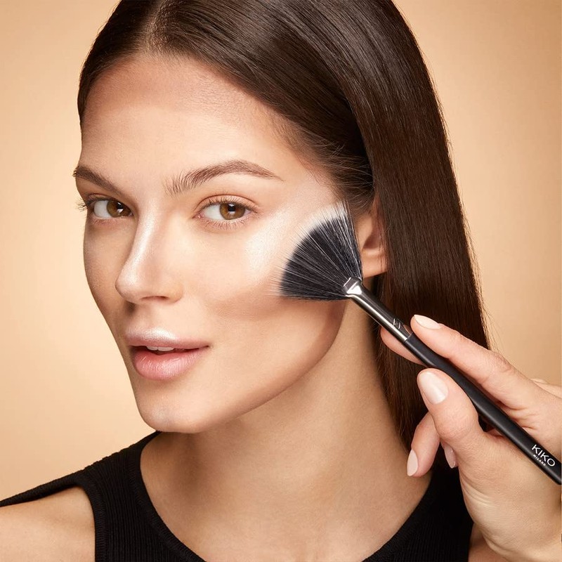 KIKO Milano Face 12 Powder Fan Brush with Synthetic Bristles