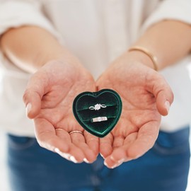 U·helper Velvet Ring Box 2 Slots - Heart Shape Ring Gift Box Gorgeous Ring Display Holder Vintage Double Ring Case with Detachable Lid for Proposal, Engagement, Wedding, Ceremony(Green)