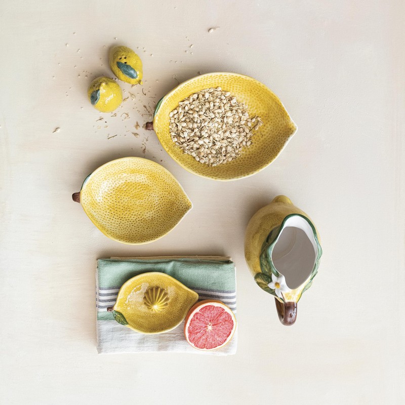Creative Co-Op Countryside Citrus Stoneware Lemon Juicer, Multicolor