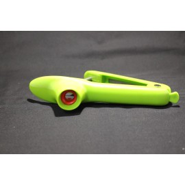 Veleka Cherry/olive pitter Easy one hand operation, new in box, green, lockable
