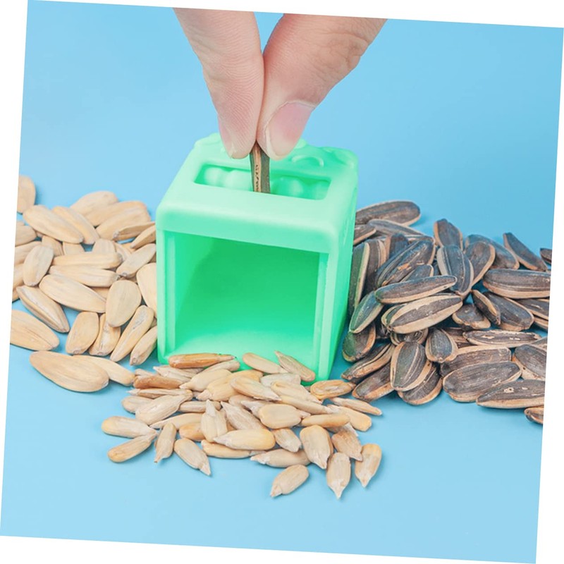 DOITOOL 2pcs Practical Ox Pattern Hand Melon Peeler Plastic Peeler