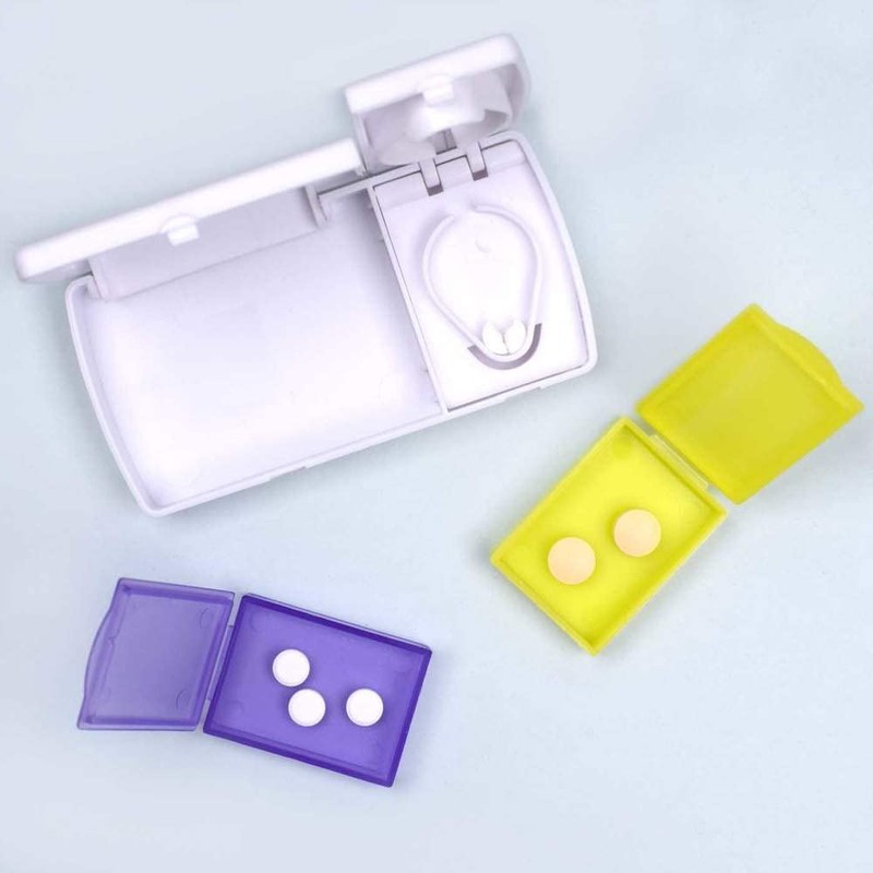 'Horse Running ' Pill Box with Tablet Splitter (PI00032662)