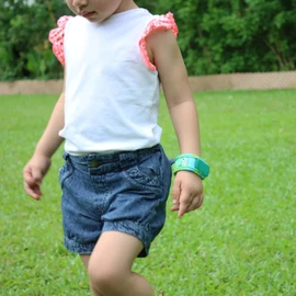 PARAKITO Mosquito Band Kids - Mosquito Band Kids - Mozzie Bands Kids - w/Natural Essential Oils, No DEET, No Alcohol, Waterproof, From 3+ Years. 30 Days Protection, 15 Days per Pellet, 2 Pellets per Pack (Dinosaur)