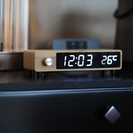 WOOD SHOW Qi Charging Clock, Digital Table Clock, Wireless Charging, Alarm Clock, Multifunctional, Interior Clock, Tabletop Clock, Wood Grain, Black, Thin, USB Powered, Space Saving (Popular Natural