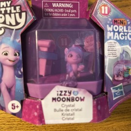 My Little Pony Izzy Mini World Moonbow Crystal Mini World Magic