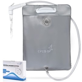 CIRCA AIR Bolsa de agua de ducha para mesita de noche (plateada) – Bolsa de ducha de agua portátil de 2.5 GL para lavar el cabello en la cama. Uso con lavabos inflables de pelo, lavabo inflable para champú, bañera inflable para ancianos