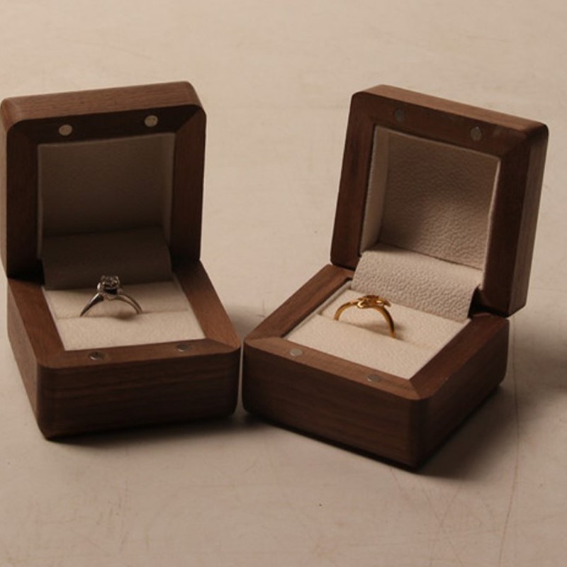 Wooden Ring Box Retro Elegant Square Engagement Ring Box with