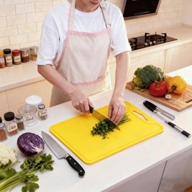 Jerliflyer Silicone Cutting Board,8.6 * 11.8in BPA Free Flexible Kitchen Chopping Board for Meat, Vegetables and Fruit,Dishwasher Safe(Yellow)