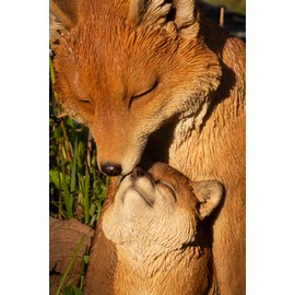 Hi-Line Gift Cuddling Mother and Baby Fox Garden Statue, Brown (87719-I)
