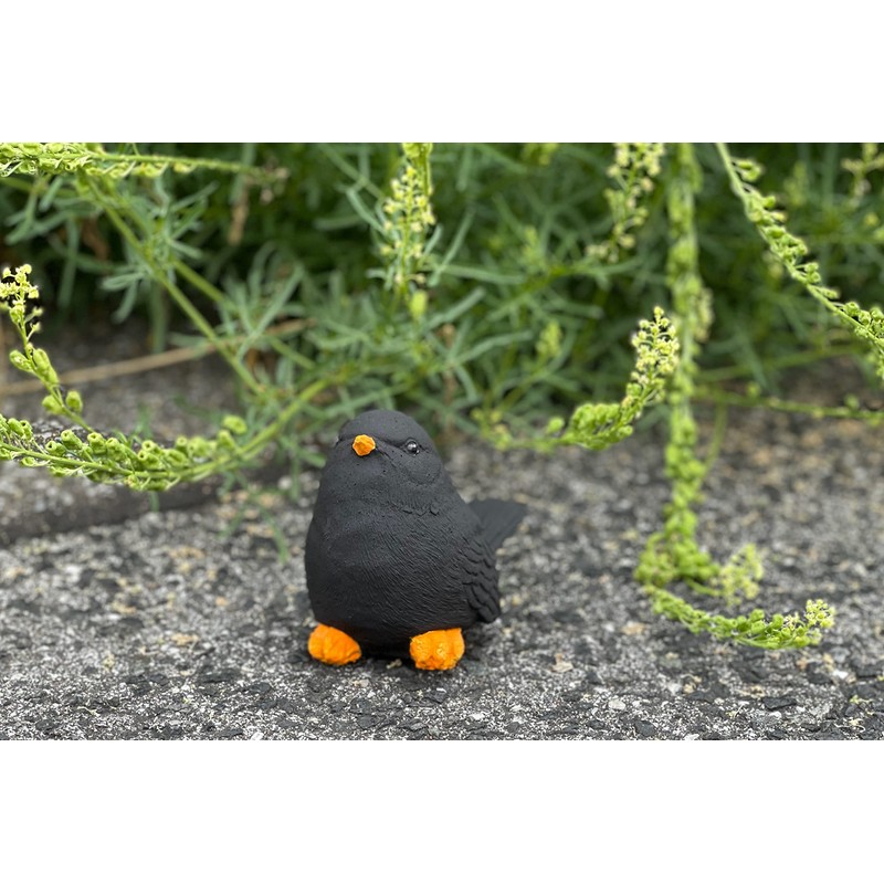 Stone and Style Stone Figure Bird Blackbird Frost Resistant Weatherproof