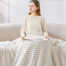 BEDELITE Fluffy Fleece Throw Blanket - Cream White Sofa Throw Soft Cosy Warm Small Blankets for Single Bed, Gifts for Women