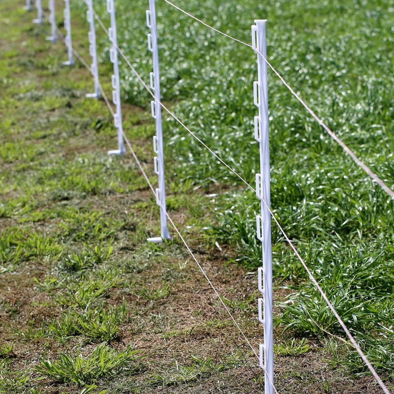 Zoiut 25 Pack Electric Fence Posts,48 Inch/4FT Step-in Plastic Posts