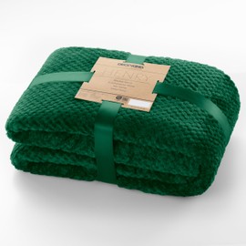 DecoKing Henry Cuddly Blanket, Soft, Fleece Microfibre Bedspread in Scandinavian Style, Bottle Green, 70 x 150 cm