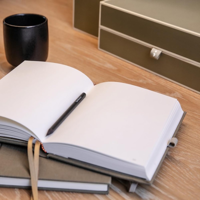 Grand Voyage orange +++ 152 sheets hand made paper (blank)