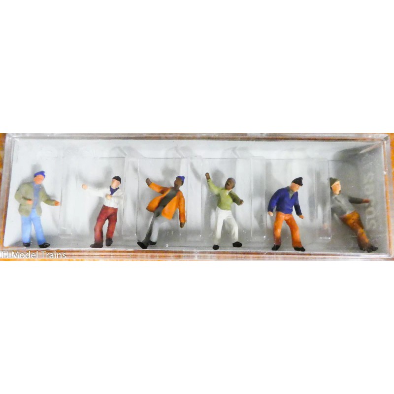 Preiser HO #20262 Circus Workers - Roustabouts -- #1 -