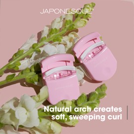 JAPONESQUE Rizador de Pestañas de Viaje, Paquete de 2 - Rizadores de Pestañas de Plástico para Maquillaje de Viaje - Viene con Una Almohadilla de Pestañas de Repuesto Adicional - 2 Paquetes Rosa