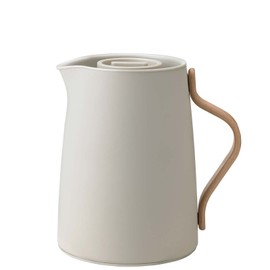 Stelton Emma Tea Insulated Jug - Insulated Plastic Teapot with Lid and Stainless Steel Thermal Insert - Modern Design, Clever, Integrated Infusion Filter & Beech Wood Handle - 1 Litre, Soft Sand