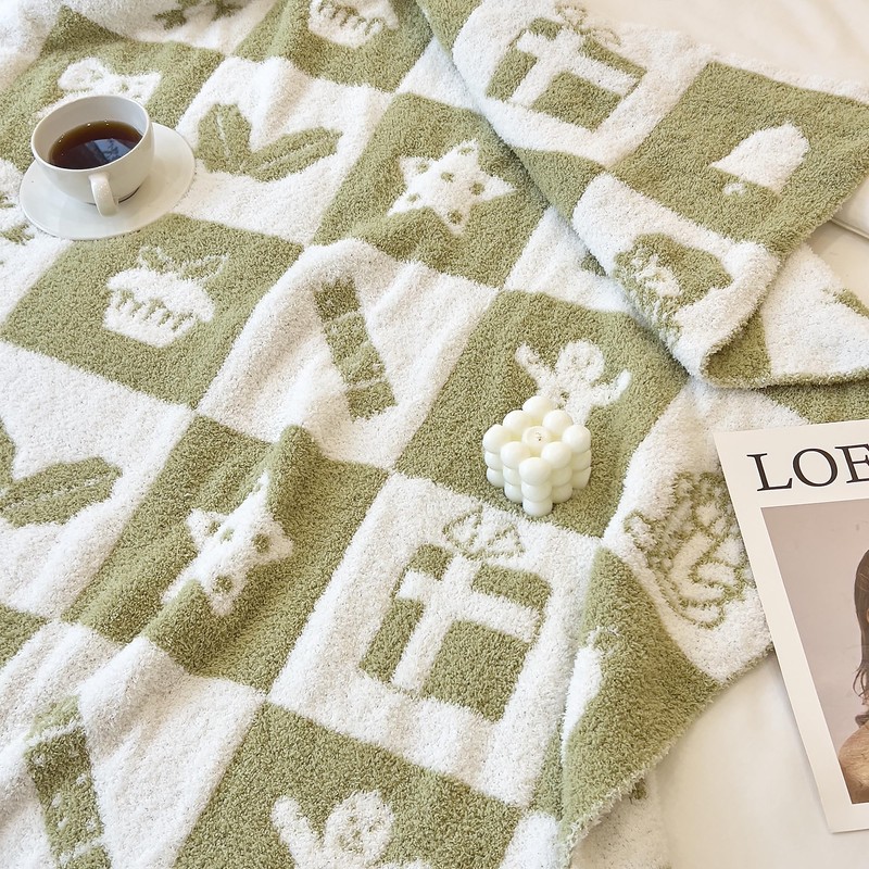 Andreannie Ultra Cozy Christmas Throw Blanket Microfiber Polyester Snowflake Pattern