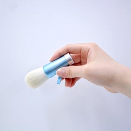 Master Of The Makeup Brush Cosmetics Hall 熊野 Brush Coarse Light Spine Special Face Brush Made in Japan Blue KW1 – 7BU