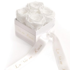 ROSEMARIE SCHULZ Heidelberg Infinity Roses - Preserved Roses - Shelf Life 3 Years - Flower Box Satin Ribbon White and Gold Lettering "La Vie en Roses" (White)