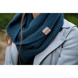 KNIT FACTORY - Jamie Loop Scarf - Knitted Tube Scarf - Autumn & Winter Essentials - Timeless Fashion Accessory - For Men and Women - Knitted Scarf with Wool, petrol
