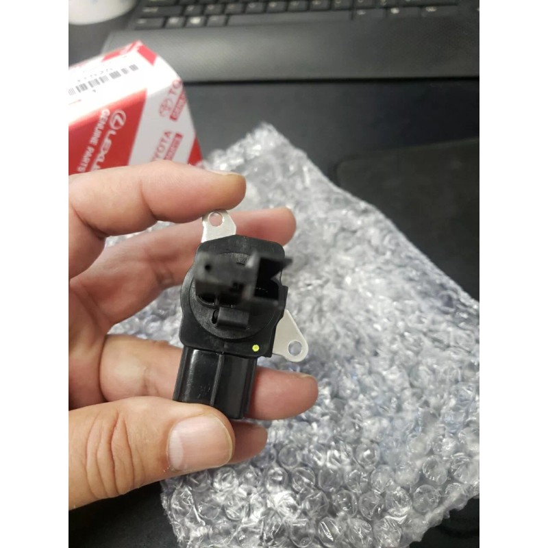 Toyota Genuine Toyota Mass Air Flow Sensor 22204-31020