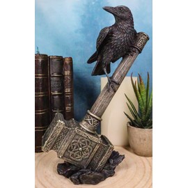 Ebros Gift Huginn Muninn Odin Raven Perching On Thor Hammer Mjolnir con símbolo de runas y triple cuerno Skaldenmet - Figura decorativa de escultura coleccionable de Dios del Trueno