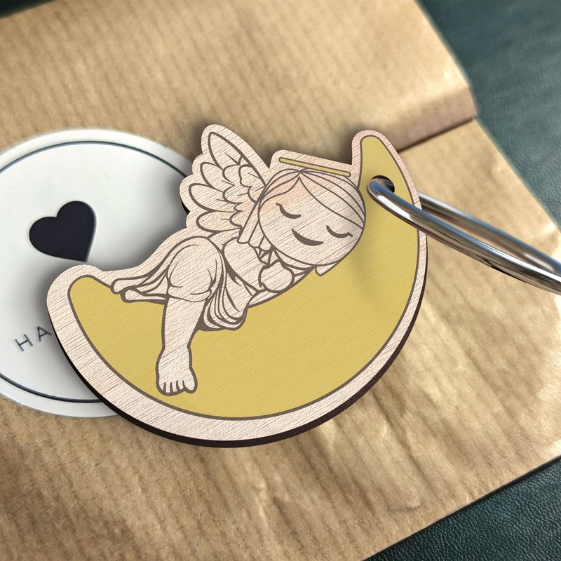 Schutzengel auf Mond Schlüsselanhänger handgemacht aus Holz, Glücksbringer, Engel Liebe