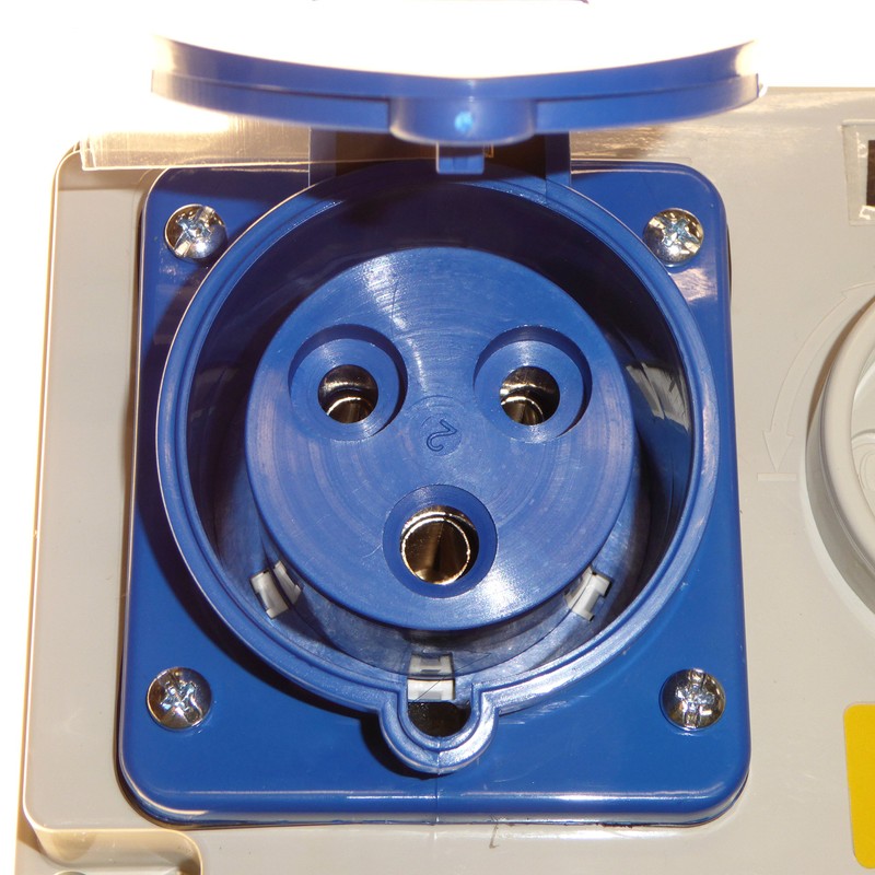 32 Amp 230V 3 Pin Interlock Socket Switched 2P+E Single