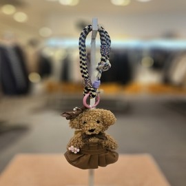 Recove 대구백화점 레코브원피스 곰돌이 키링(LC33E0AR501X) Daegu Department Store Recorve One-Piece Bear Keyring (LC33E0AR501X)