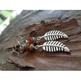 ⊹⊱❁ MINIMALISTISCHES BLATT MIT NATURSTEIN IN BERNSTEINFARBEN & SPACERN ❁⊰⊹ einmalige Ohrringe an formschönen, kleinen Haken und Steinen