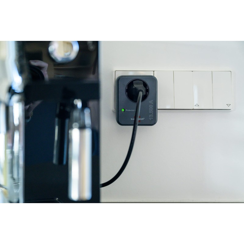 Brennenstuhl Steckdosenadapter mit Überspannungsschutz 13.500 A (Adapter als Blitzschutz für