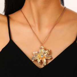 Enautoabs Large Metal Flower Necklace Exaggerated Flower Pendant Necklace Gold Crystal Flower Statement Necklace Big Floral Shape Necklace Jewelry for Women