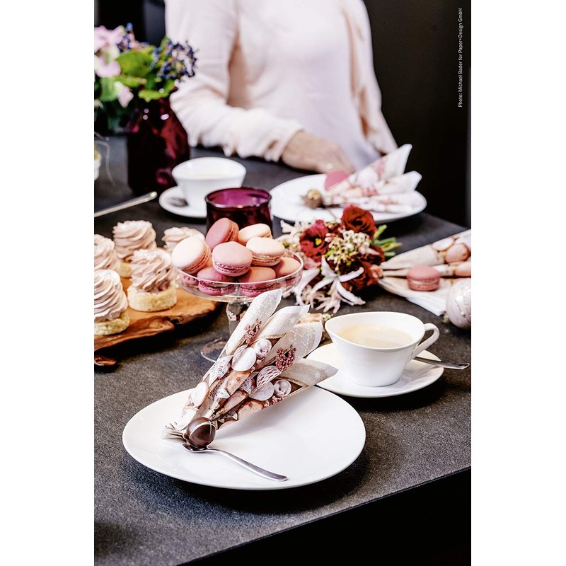 20 Napkins Christmas Baubles Stars Christmas Tree on Wood 33