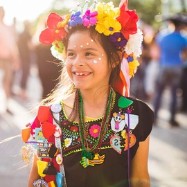 jollylife 100PCS Cinco de Mayo Fiesta Necklaces Beads Mexican Party Favors Decorations Birthday Supplies