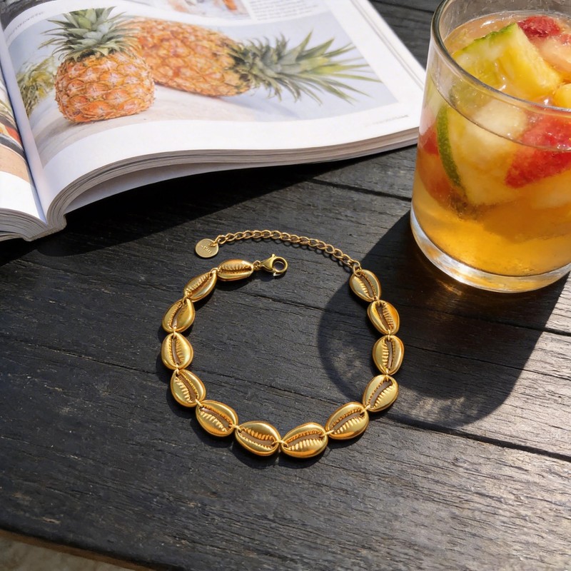 AIETUE Chunky Seashell Bracelets For Women, 18k Gold-plated Boho Cowrie