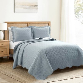 Lush Decor Coastal Chic Scallop Edge Reversible 3 Piece Quilt Set, King/Cal King, Slate Blue & White