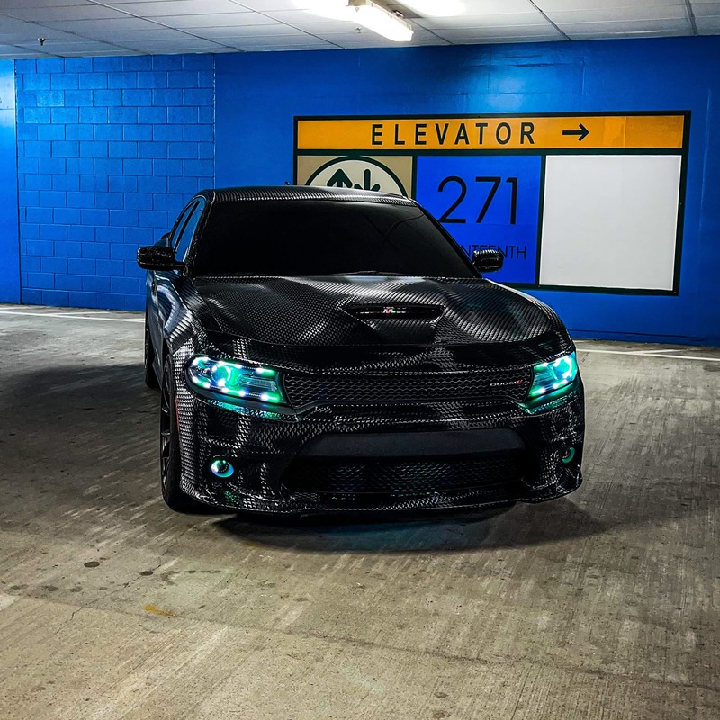 VViViD Designer Black Carbon Fiber Vinyl Wrap (Triangle Carbon, 25ft