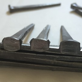 3.5”- CUT COMMON NAILS - Metallic Color - Antique rustic restoration accent nails for hanging, furniture, cabins, shutters & flooring – Decorative clavos nails – Distinct SQUARE HEAD Nail – 3.5 in