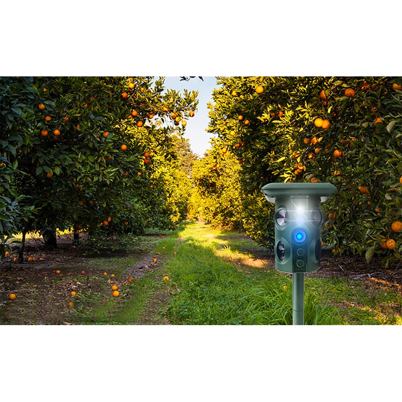 Solar Ultrasonic Animal Pest Repeller Outdoor Four Speakers Mechanical Wave