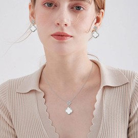 AOWVUTS Four-leaf Clover Jewellery Set for Women and Girls, 18K Gold-Plated Four Leaf Clover Necklace, Earrings, Hanging Set with Cubic Zirconia, Four Leaf Lucky Clover Jewellery Set, Pearl, Cubic