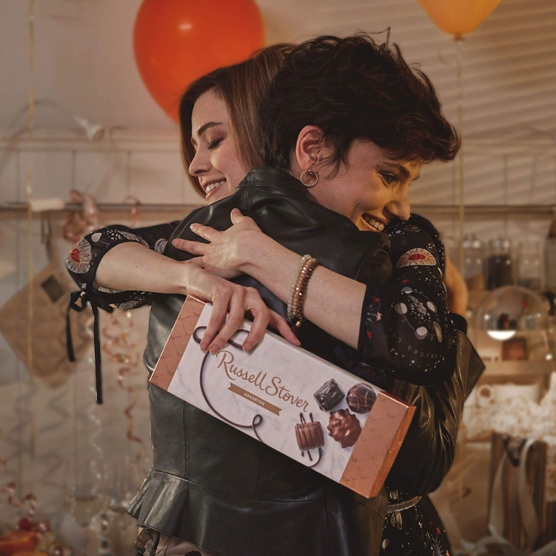 Russell Stover, Milk Chocolate Assortment, Chocolate Gift Box, 9.4 Ounce