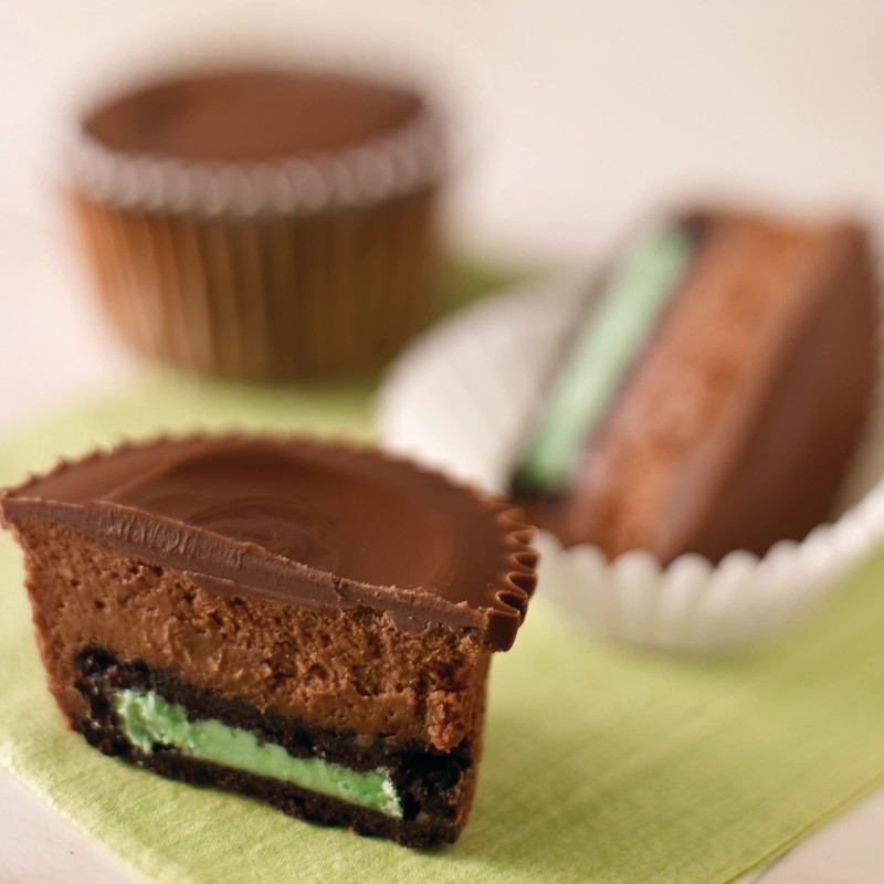 OREO Mint Creme Chocolate Sandwich Cookies, Party Size, 24.95 oz
