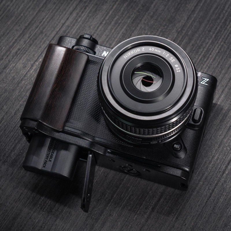 Iborrys Luxury Retro Solid Wood Camera Grip, Compatible with Nikon