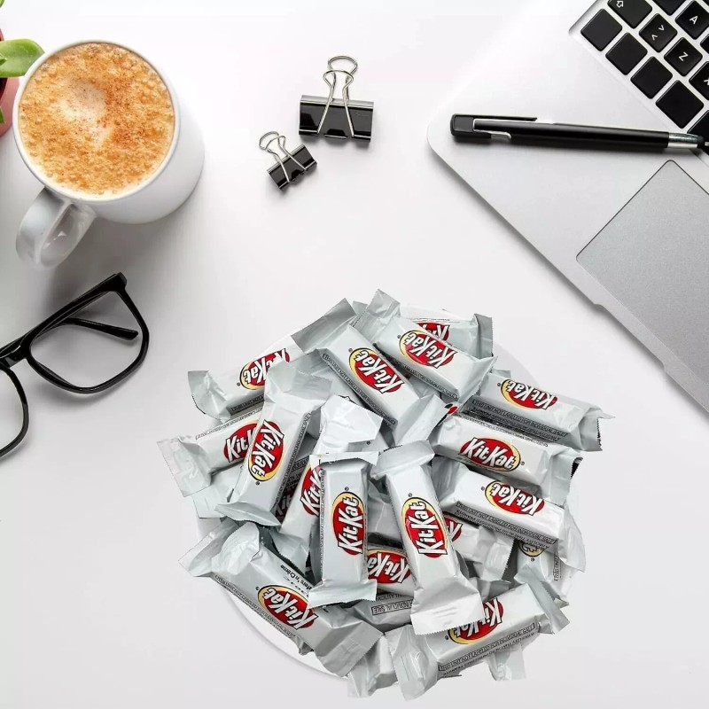 KitKat KIT KAT White Chocolate Crisp Wafers 'n' Crème, Bulk