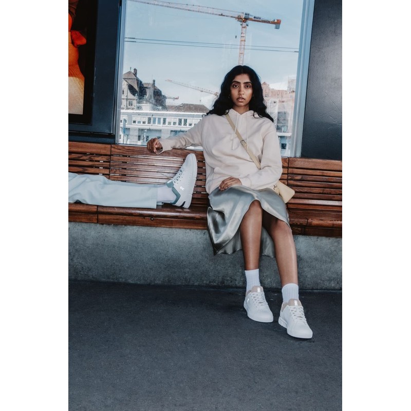 ON The Roger Advantage White/Sand 7.5 M