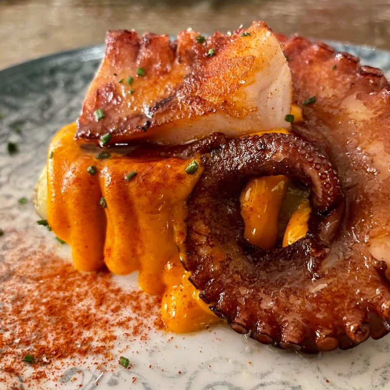 Pimenton de la Vera Picante DOP (Hot Smoked Paprika) Food